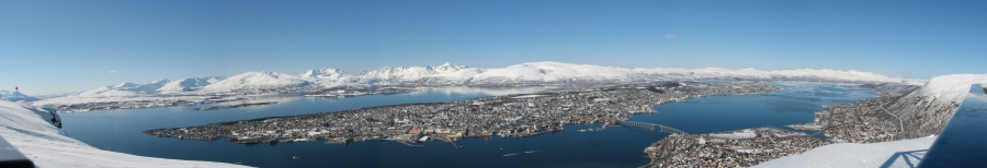 «Panorama fjellheisen» участника en:user:Ragnilius - http://en.wikipedia.org/wiki/Image:Panorama_fjellheisen.jpg(del) (cur) 13:48, 11 May 2006 . . Ragnilius (Talk / contribs) . . 8423×1445 (2,164,690 bytes). Под лицензией CC BY-SA 3.0 с сайта Викисклада - https://commons.wikimedia.org/wiki/File:Panorama_fjellheisen.jpg#/media/File:Panorama_fjellheisen.jpg